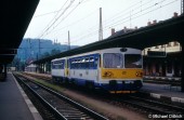 810 558