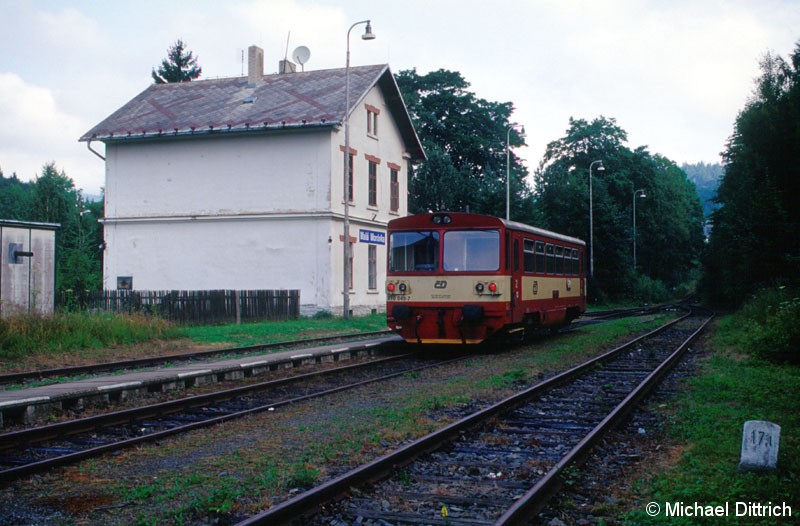 Bild: 810 049 in Male Moravka auf der Strecke Mala Moravka - Bruntal (KBS 312).