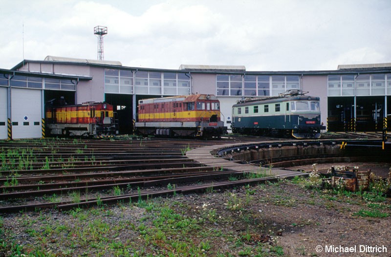 Bild: 721 151 mit 180 002 und 730 013.