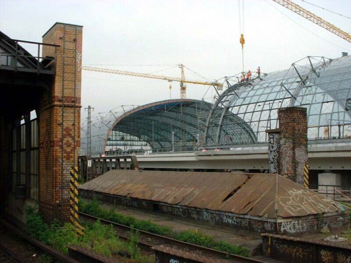 Bild: Blick in die Halle des neuen Lehrter Bahnhofs.