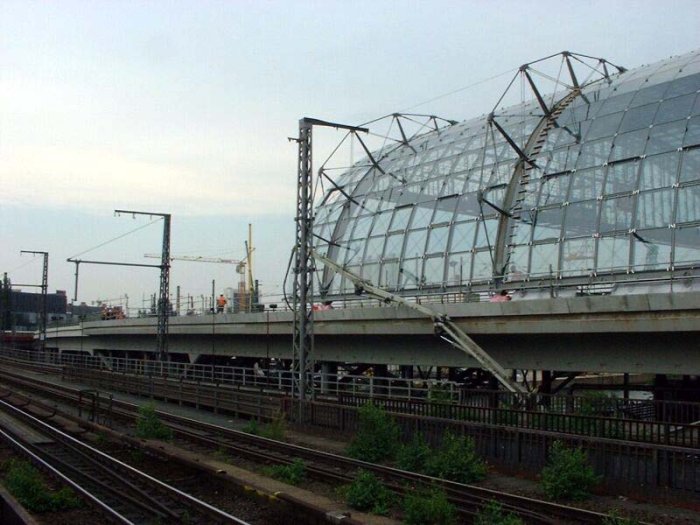 Bild: Blick auf den neuen von vom Bahnhof. Blickrichtung: Friedrichstraße.