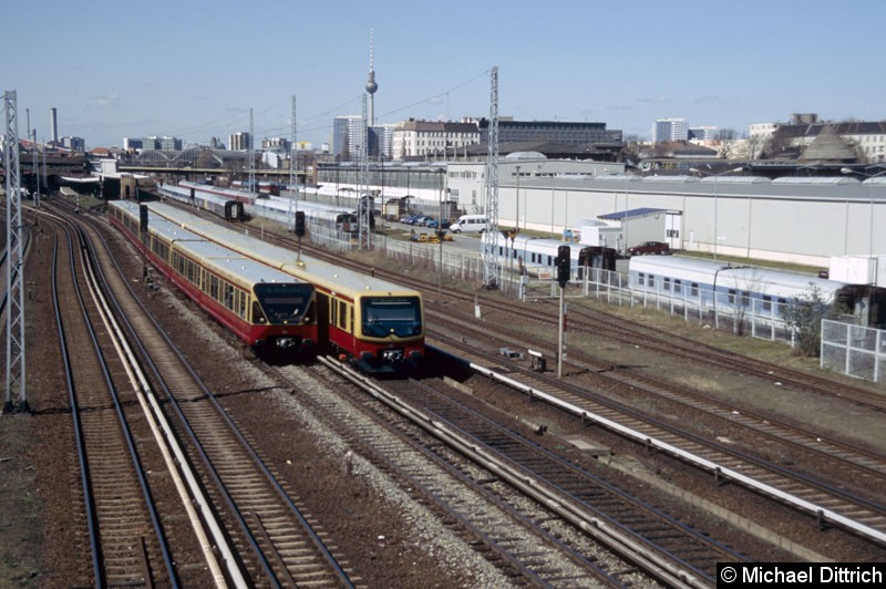 Bild: 480 519 als Linie S5 kurz vor der Monumentenbrücke.