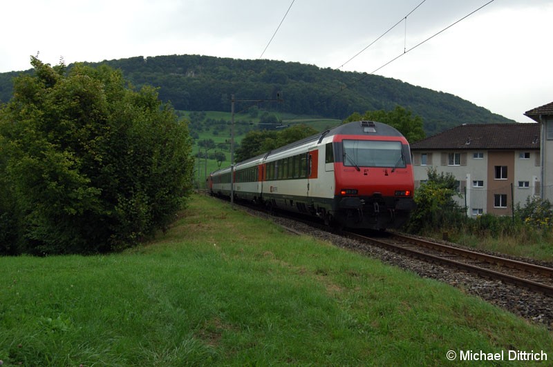 Dieser Leerzug hat den Bahnhof Sissal verlassen