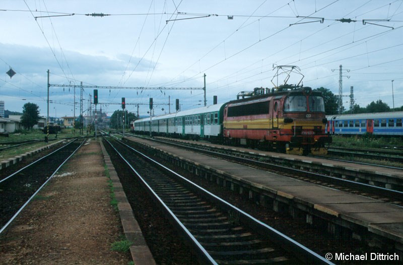Bild: 230 103 am Schluss eines Zuges in Brno-Horni Herspice.