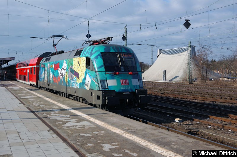 Bild: 182 013 als RE1 in Magdeburg Hbf.