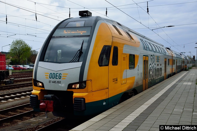 Bild: 445 102 bei der Einfahrt in den Bahnhof Königs Wusterhausen.