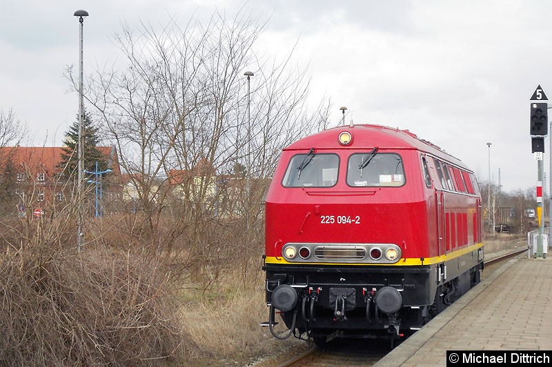 Bild: 225 094 als Rangierfahrt in Stendal.