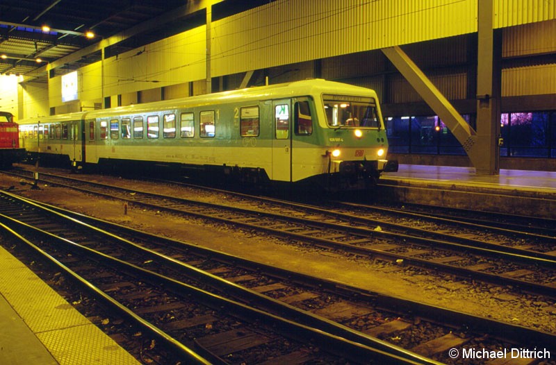 Bild: 628/928 597 in Chemnitz Hbf. noch in grün/weißer Lackierung.