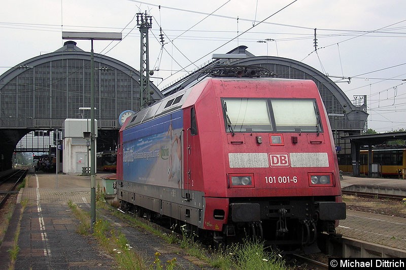 Bild: 101 001 abgestellt in Karlsruhe Hbf.