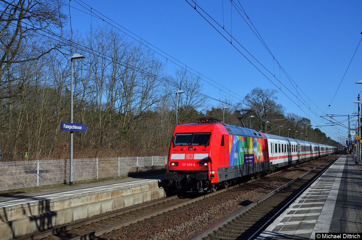 Bild: 101 066-9 mit dem Sonderzug Dz 1919 von Frankfurt (Oder) nach Berlin Hbf. aufgenommen im Bahnhof Fangschleuse.