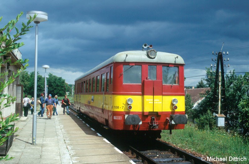 Bild: Kurze Zeit später sahen wir den nächsten 830. Diesmal den 830 108, in CSD Lackierung, in Bohutice als MOs 4461.