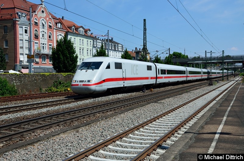 Bild: 401 054 bei der Durchfahrt in Esslingen (Neckar).