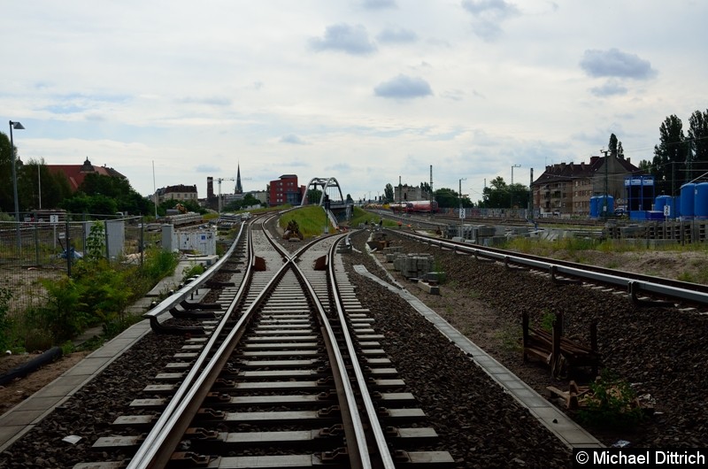 Bild: Blick vom Bahnsteig D auf die Gleise aus Richtung Lichtenberg bzw. Rummelsburg.