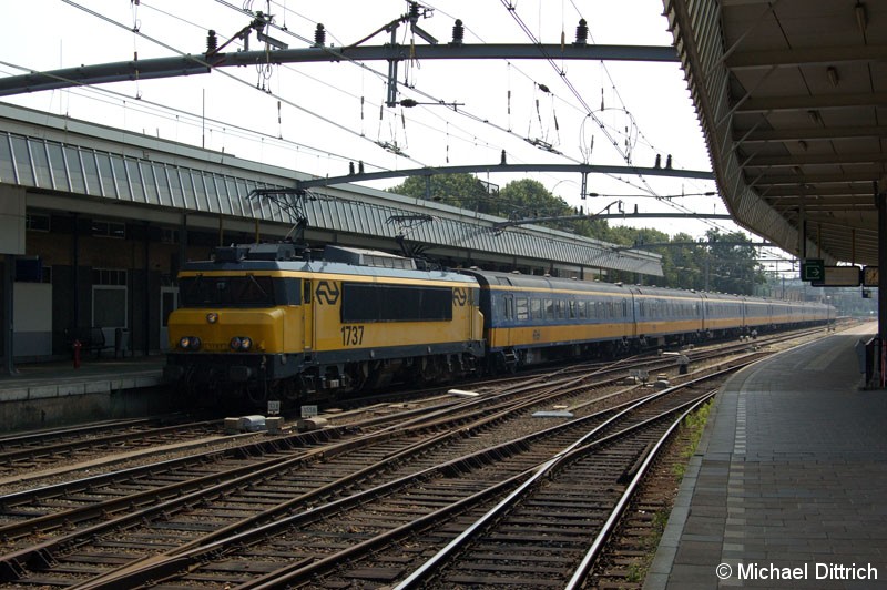 Bild: 1737 als IC von Venlo nach Den Haag in Venlo.