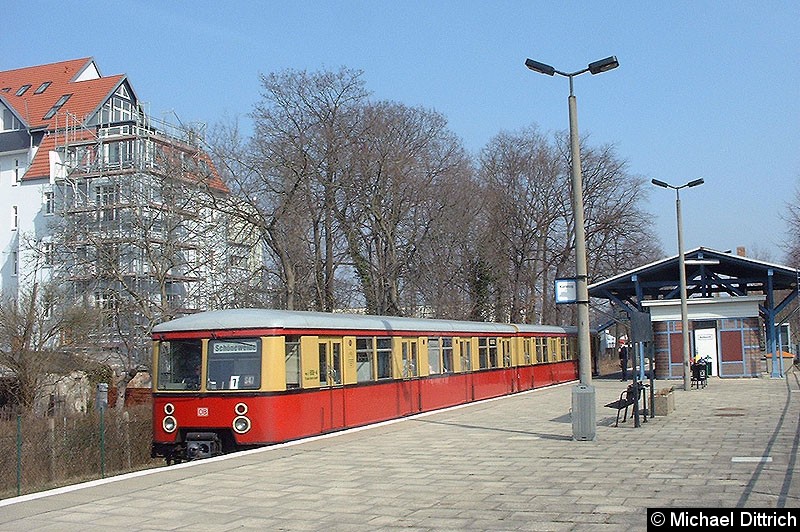 Bild: 477 608 im Bahnhof Oberspree.