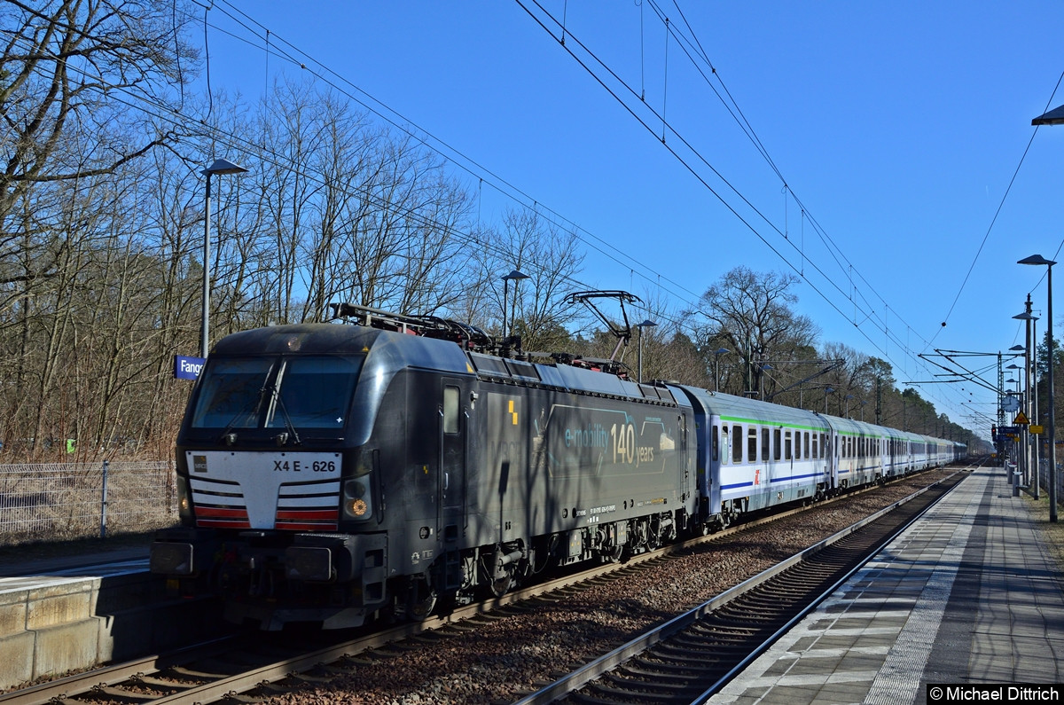 X4 E - 626 (193 626) mit einem Eurocity bei der Durchfahrt in Fangschleuse.