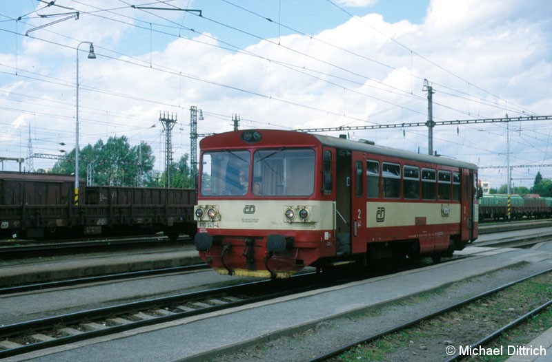 Bild: 810 041 steht in Plana.