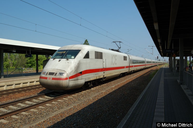 Bild: 401 572 bei der Durchfahrt in Nauen.