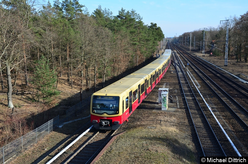 481/482 003 + 481/482 103 + 481/482 392 + 481/482 021 als Linie S3 bei der Einfahrt in Wuhlheide.