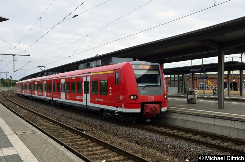 425 012 als Linie S 1 nach Schönebeck-Bad Salzelmen.