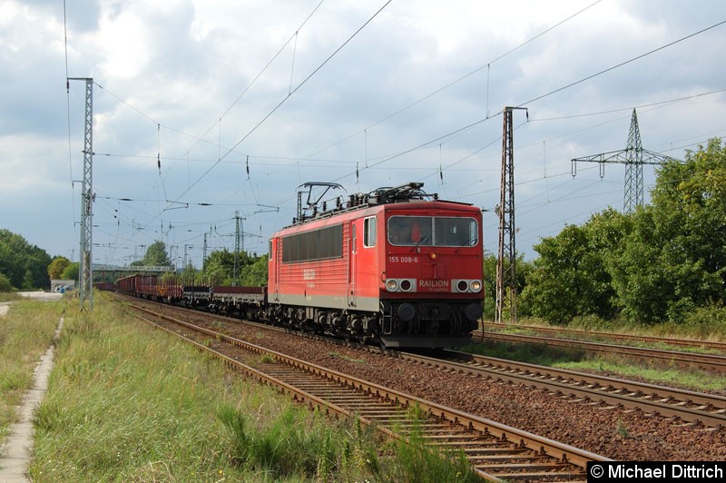Bild: 155 008 bei der Durchfahrt in Saarmund.
