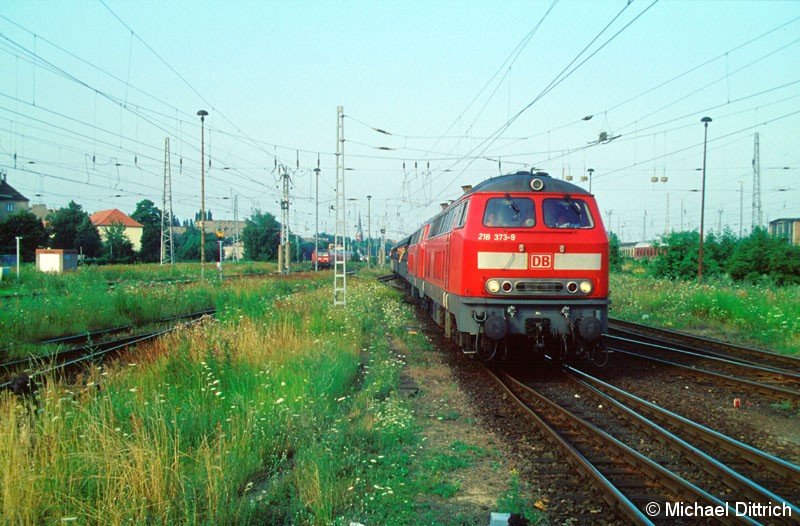 Bild: Mit dem Sonderzug 80262 kommt die 218 373 in Berlin-Lichtenberg an.