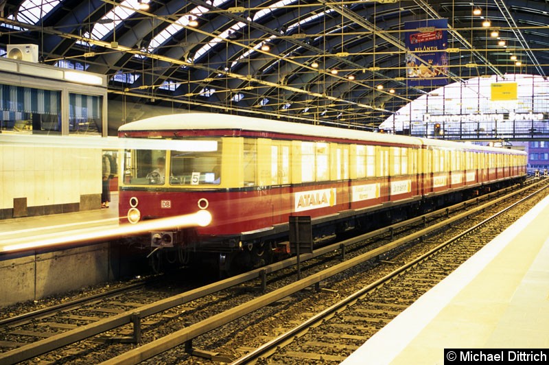 Bild: 477 031 als Linie S3 in Berlin Ostbahnhof.