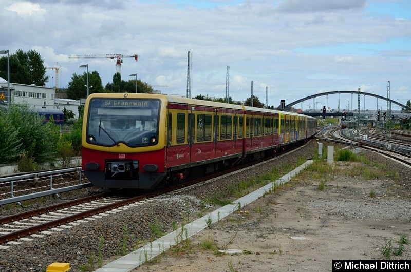 Bild: 481 466, 433, 353 und 222 als Linie S7 bei der Einfahrt in Warschauer Str.