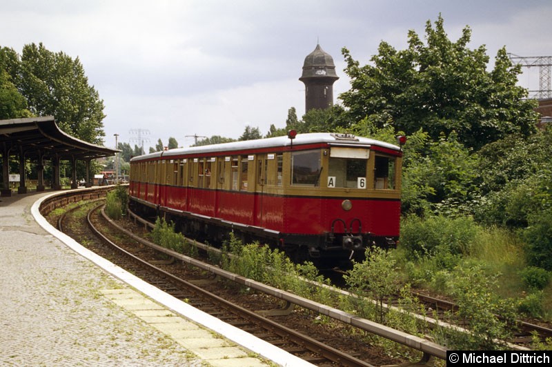 Bild: Auf der Rückfahrt fuhr der Zug durch die Südkurve des Bahnhof Ostkreuz. Diesmal bildete der ET 165 471 das Ende des Zuges.
