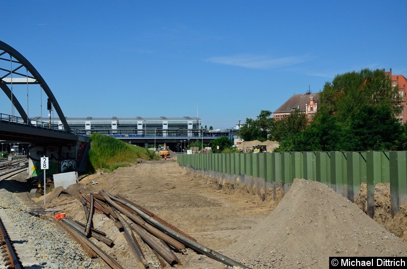 Noch einmal ein Blick in Richtung Ostkreuz. Hier geht es zu den Regionalbahnsteigen und zum zweiten Gleis in Richtung Warschauer Straße für die S-Bahn.