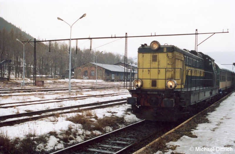 SP 32-025 hat an ihren Zug angekuppelt und wartet auf ihre Abfahrtzeit. 
Das ist das letzte Bild aus Polen von diesem Wochenende. 
Wir mussten an die Heimreise denken.