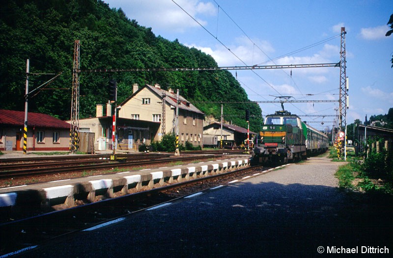 Bild: 111 019 fährt in Usti nad Orlici ein.