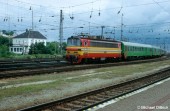 240 043