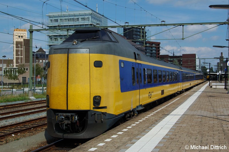 Bild: 4237 verlässt den Bahnhof Enschede.