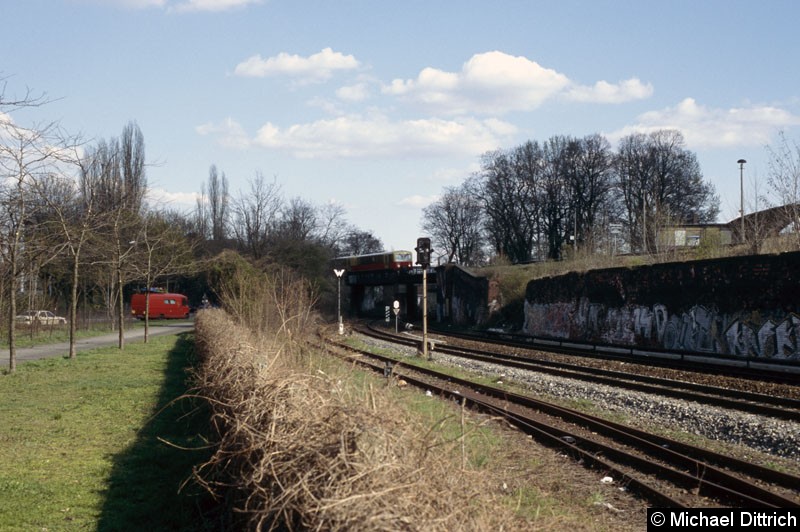 Bild: Die Panorama-S-Bahn auf der Nordkurve am Bahnhof Ostkreuz.