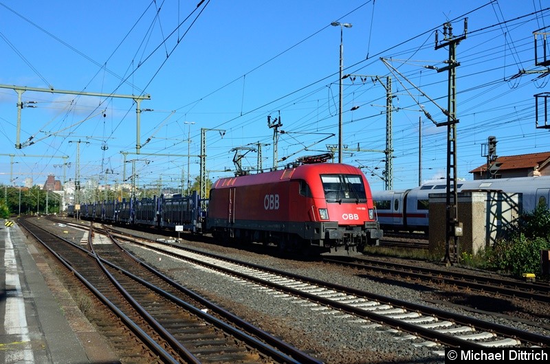 Bild: 1116 080 mit einem Güterzug bei der Durchfahrt in Fulda.