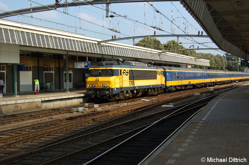 Bild: 1765 als IC von Venlo nach Den Haag in Venlo.