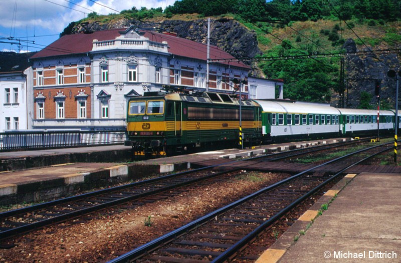 Bild: 163 090 erreicht gerade den Bahnhof Usti nad Labem.
