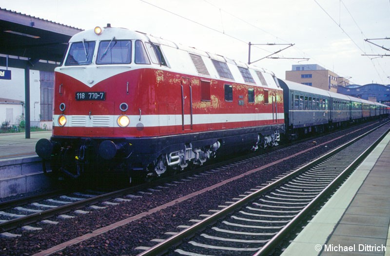 Bild: Mit einem Sonderzug kam die 118 770 aus Dresden Hbf. in Potsdam Hbf. vorbei.