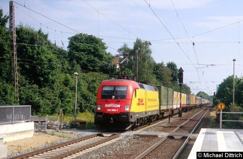 Bild: Der DHL-Taurus bei der Durchfahrt in Verden (Aller).