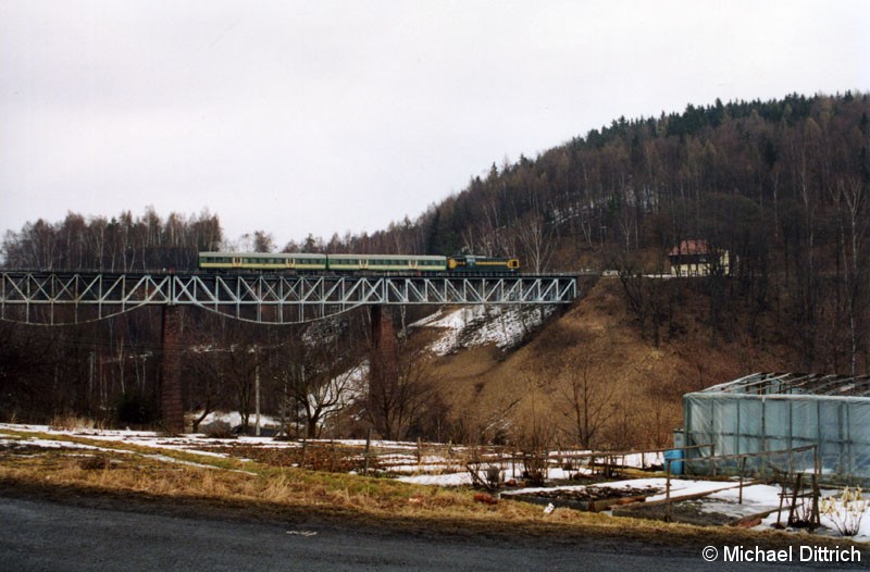 Bild: Noch einmal die SP 32-071 auf der Brücke.