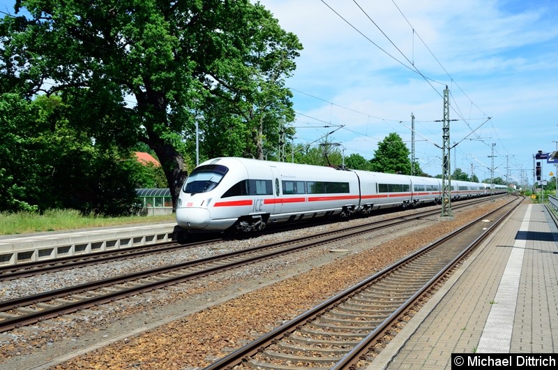 411 078 und 411 030 als ICE 1511 bei der Durchfahrt in Gräfenhainichen.