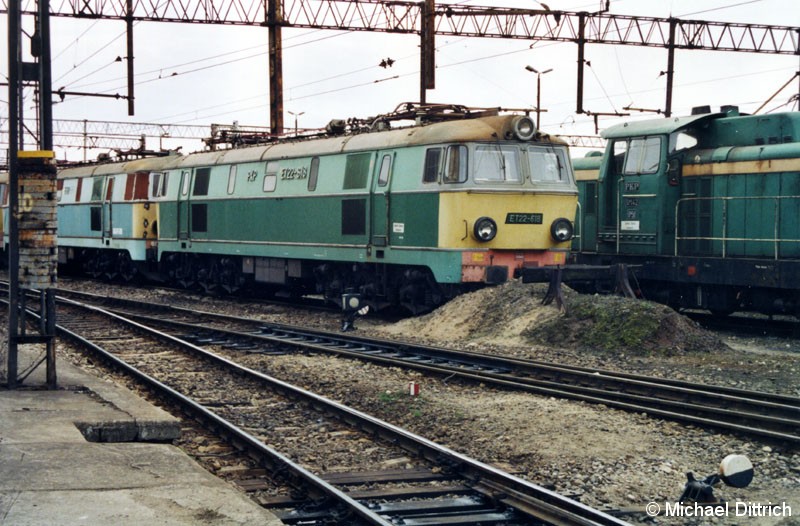 Bild: Ein wenig dicht an den Bock gefahren ist ET 22-618 im Depot Szczecin.