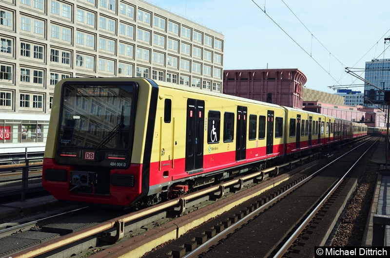 484 001 + 484 004 als Linie S3 zwischen Alexanderplatz und Jannowitzbrücke.