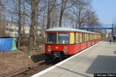477 608