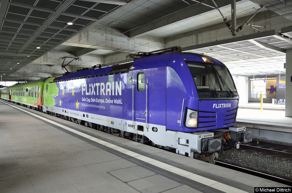 193 826 als Flixtrain im Bahnhof Südkreuz.