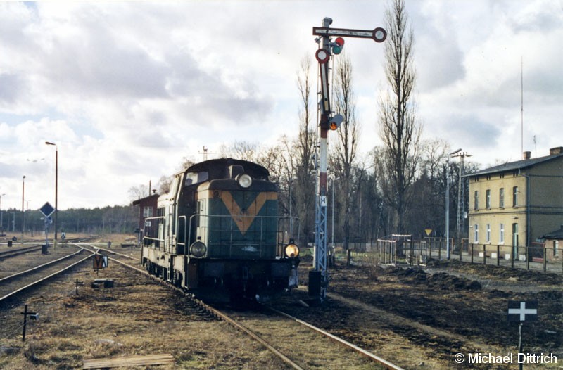 Bild: Die SP 42-178 setzt an ihren Zug zurück.
Leider kam genau in dem Augenblick die Sonne wieder raus.