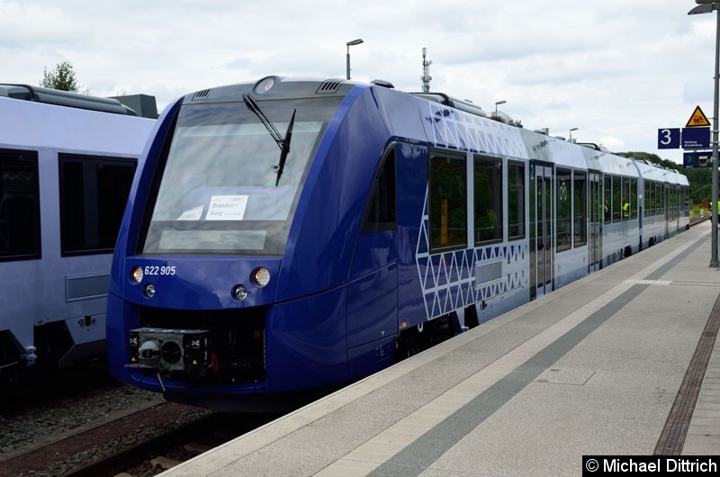 Bild: Eine etwas kleiner Version ist der LINT 54. Auch er wird von der Ostdeutschen Eisenbahn auf der RB 51 getestet.

Hier als RB 51 in Rathenow.