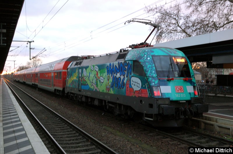 Bild: 182 013 als RE 1 in Brandenburg Hbf.