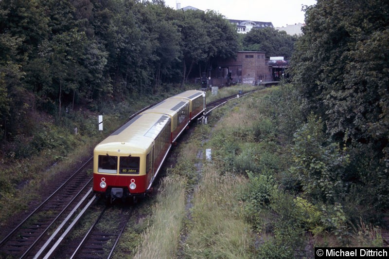 Bild: Die Panorama-S-Bahn auf dem Weg zum Bahnhof Humboldthain.